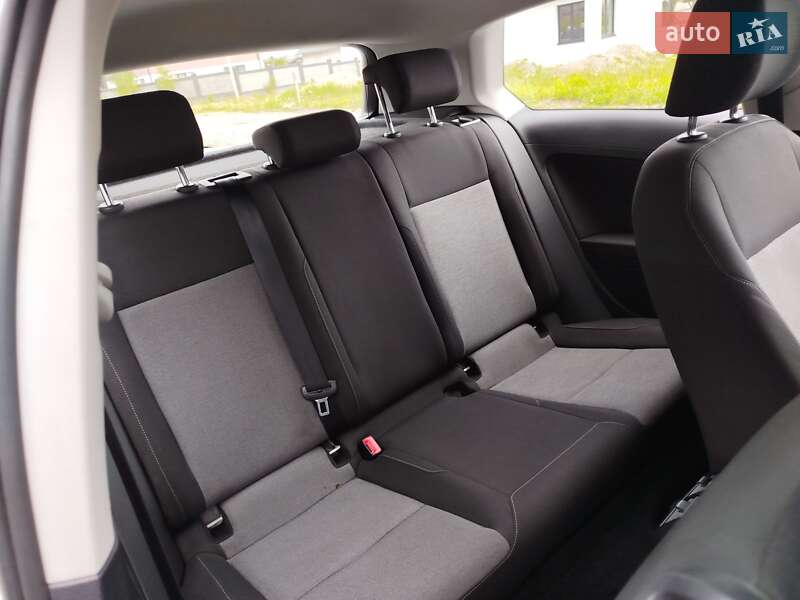 Хетчбек Volkswagen Golf 2014 в Рівному