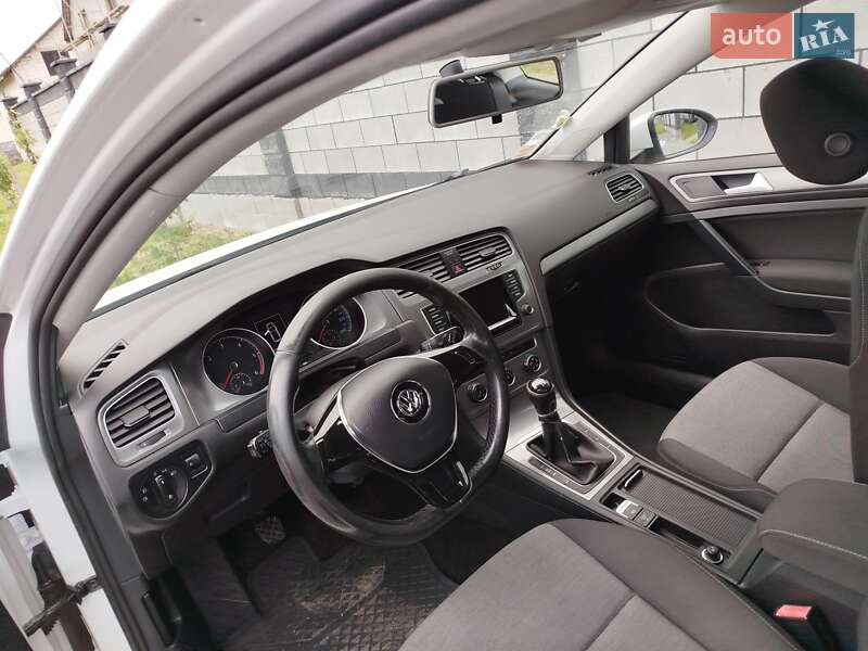 Хетчбек Volkswagen Golf 2014 в Рівному