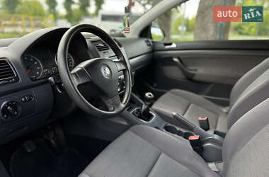 Хэтчбек Volkswagen Golf 2007 в 