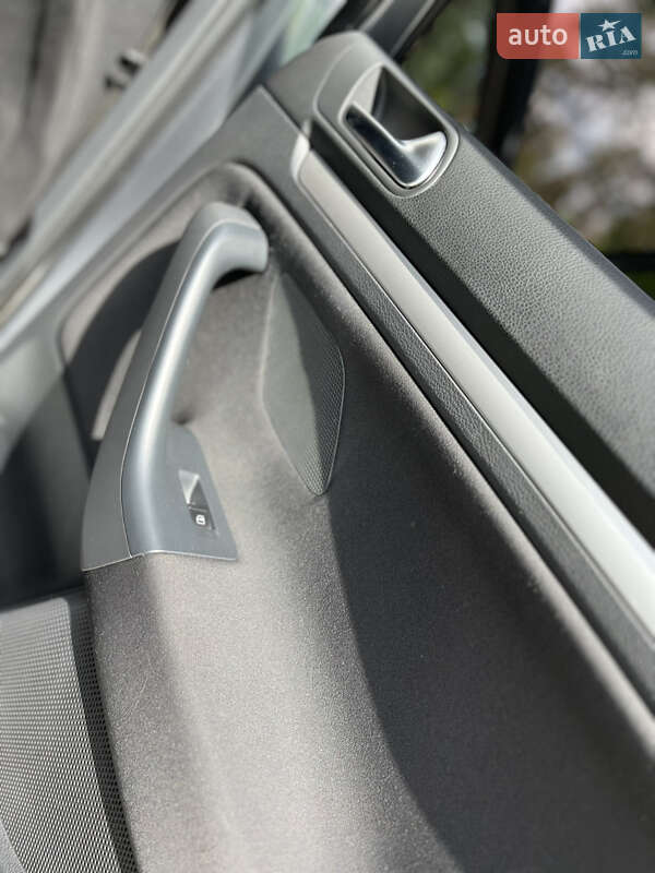 Универсал Volkswagen Golf 2011 в Буче