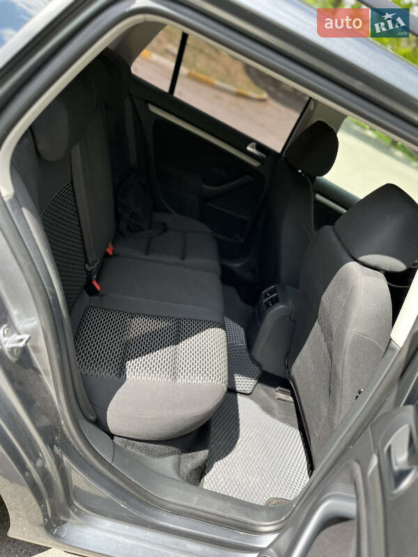 Универсал Volkswagen Golf 2011 в Буче