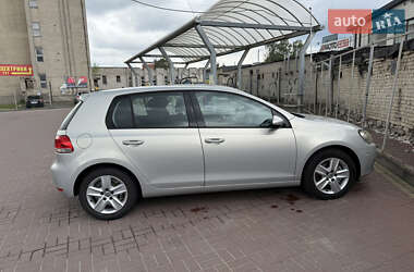 Хетчбек Volkswagen Golf 2010 в 