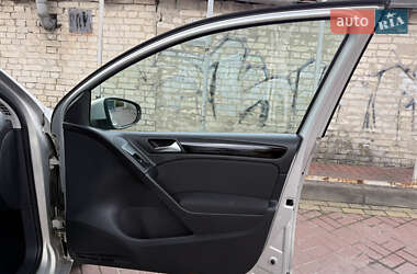 Хетчбек Volkswagen Golf 2010 в 