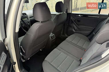 Хетчбек Volkswagen Golf 2010 в 