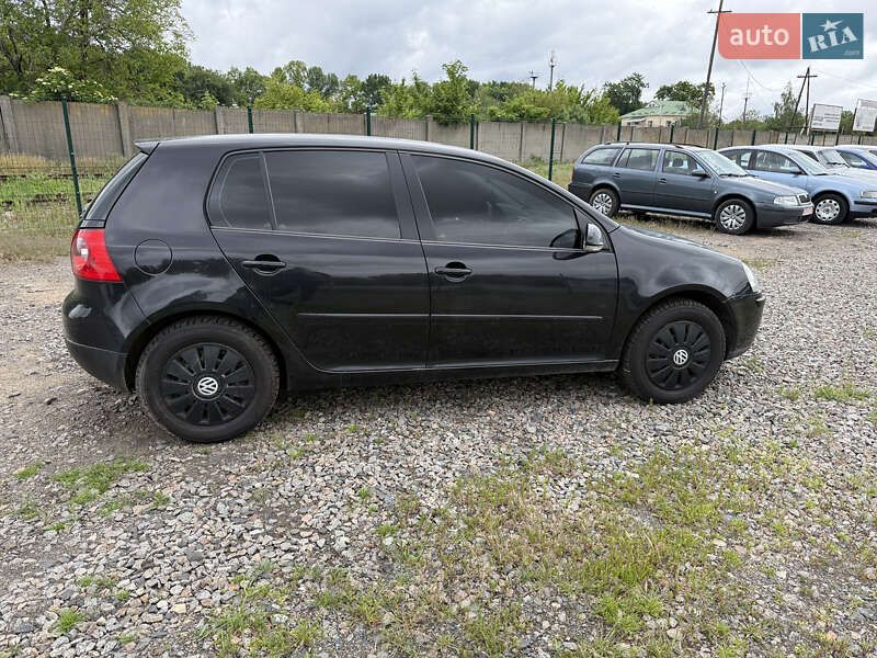 Хэтчбек Volkswagen Golf 2005 в Полтаве