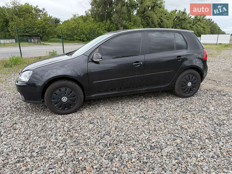 Хэтчбек Volkswagen Golf 2005 в Полтаве