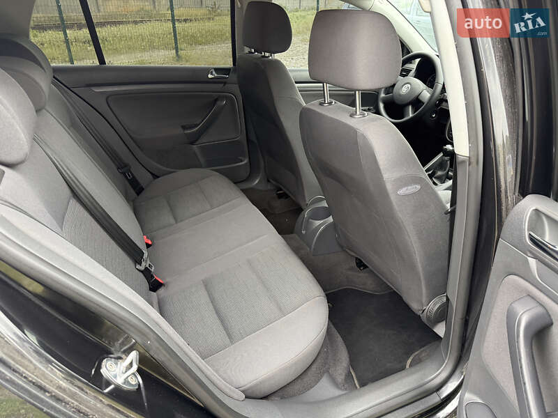 Хэтчбек Volkswagen Golf 2005 в Полтаве