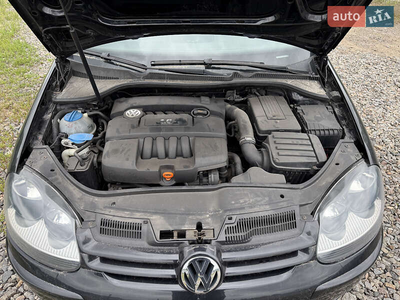 Хэтчбек Volkswagen Golf 2005 в Полтаве