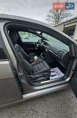 Хетчбек Volkswagen Golf 2016 в 