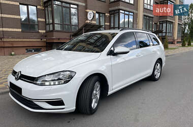 Універсал Volkswagen Golf 2017 в Чернігові