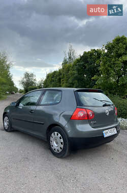 Хэтчбек Volkswagen Golf 2004 в 