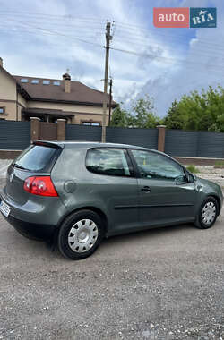 Хэтчбек Volkswagen Golf 2004 в 