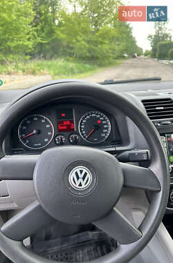 Хэтчбек Volkswagen Golf 2004 в 
