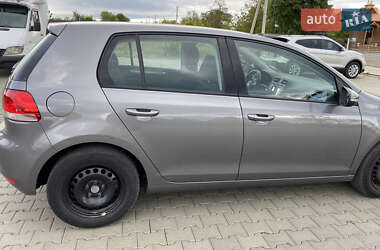Хэтчбек Volkswagen Golf 2009 в 