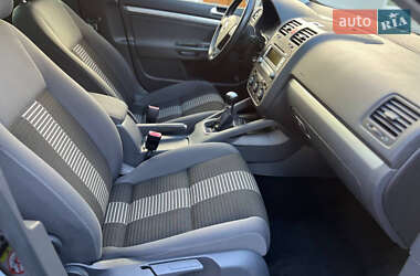 Хэтчбек Volkswagen Golf 2008 в 