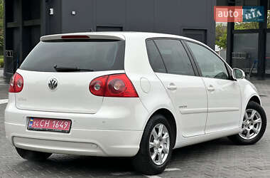 Хетчбек Volkswagen Golf 2008 в 