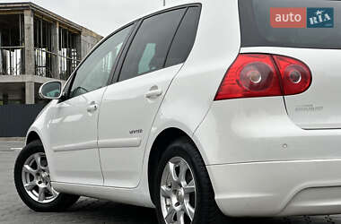 Хетчбек Volkswagen Golf 2008 в 