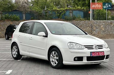 Хетчбек Volkswagen Golf 2008 в 