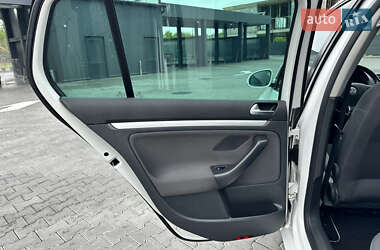 Хетчбек Volkswagen Golf 2008 в 