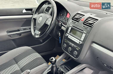Хетчбек Volkswagen Golf 2008 в 