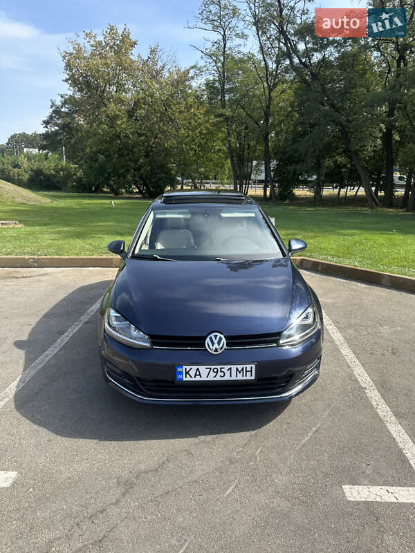 Хэтчбек Volkswagen Golf 2014 в Киеве