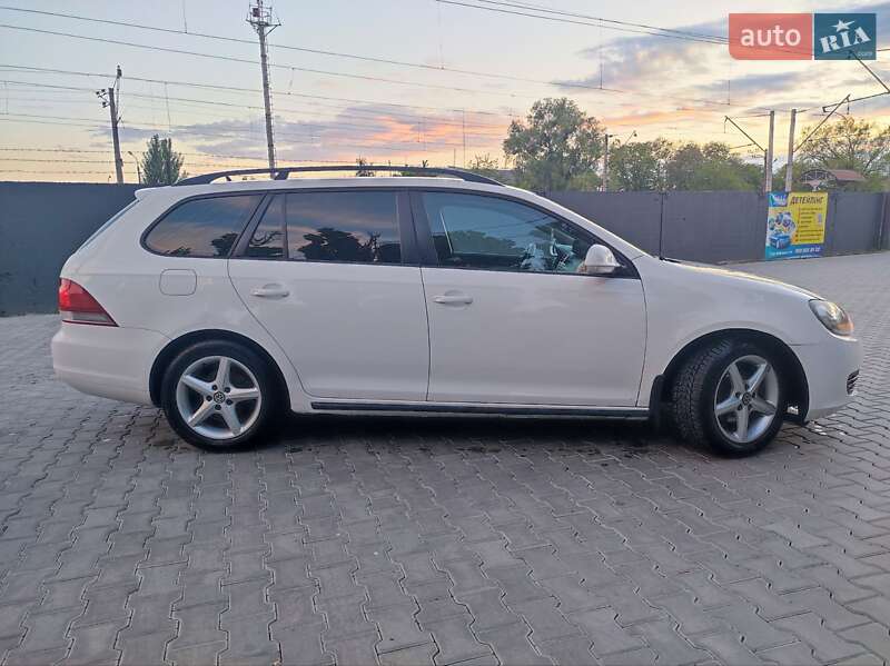 Универсал Volkswagen Golf 2010 в Киеве