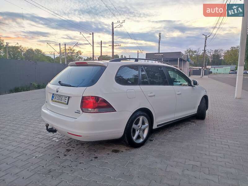 Универсал Volkswagen Golf 2010 в Киеве