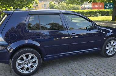 Хэтчбек Volkswagen Golf 2000 в 