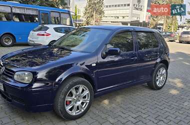 Хэтчбек Volkswagen Golf 2000 в 