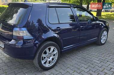 Хэтчбек Volkswagen Golf 2000 в 