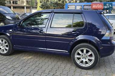 Хэтчбек Volkswagen Golf 2000 в 