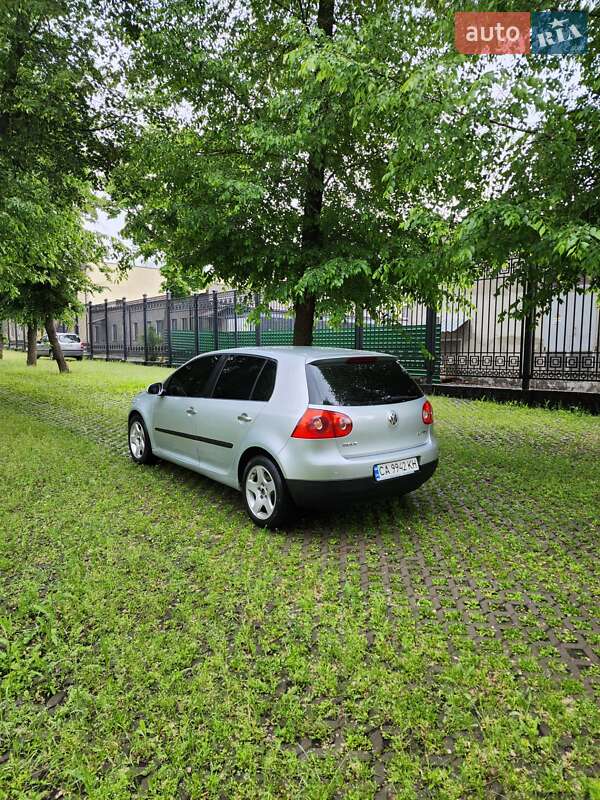 Хетчбек Volkswagen Golf 2005 в Харкові
