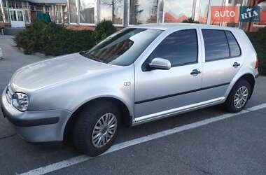 Хэтчбек Volkswagen Golf 2003 в Киеве