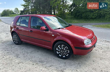 Хэтчбек Volkswagen Golf 2001 в 