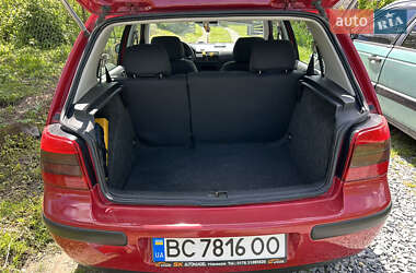 Хэтчбек Volkswagen Golf 2001 в 