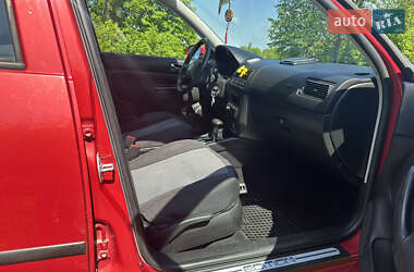 Хэтчбек Volkswagen Golf 2001 в 