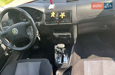 Хэтчбек Volkswagen Golf 2001 в 