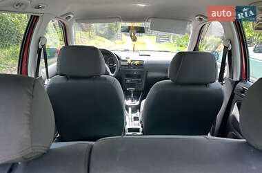 Хэтчбек Volkswagen Golf 2001 в 