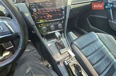 Хэтчбек Volkswagen Golf 2015 в 