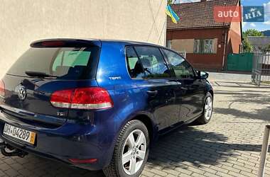 Хэтчбек Volkswagen Golf 2010 в 