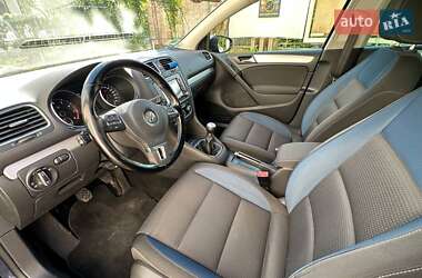 Хэтчбек Volkswagen Golf 2010 в 