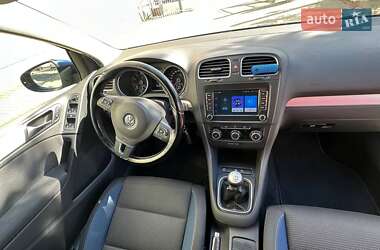 Хэтчбек Volkswagen Golf 2010 в 