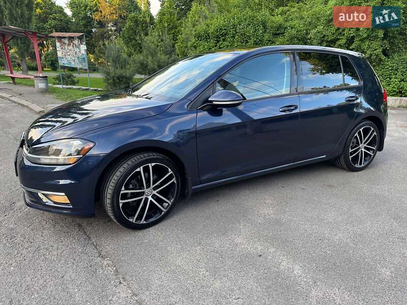 Хэтчбек Volkswagen Golf 2018 в Киеве