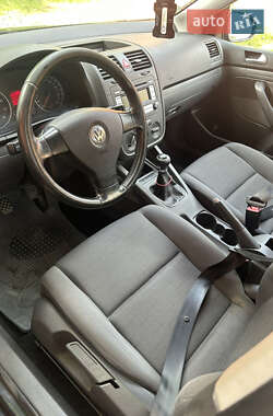 Хэтчбек Volkswagen Golf 2006 в 
