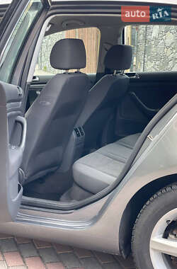 Хэтчбек Volkswagen Golf 2005 в 