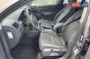 Хэтчбек Volkswagen Golf 2005 в 