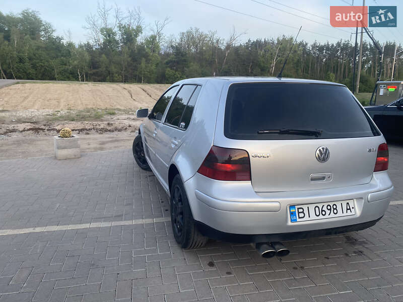 Хэтчбек Volkswagen Golf 2001 в Ирпене