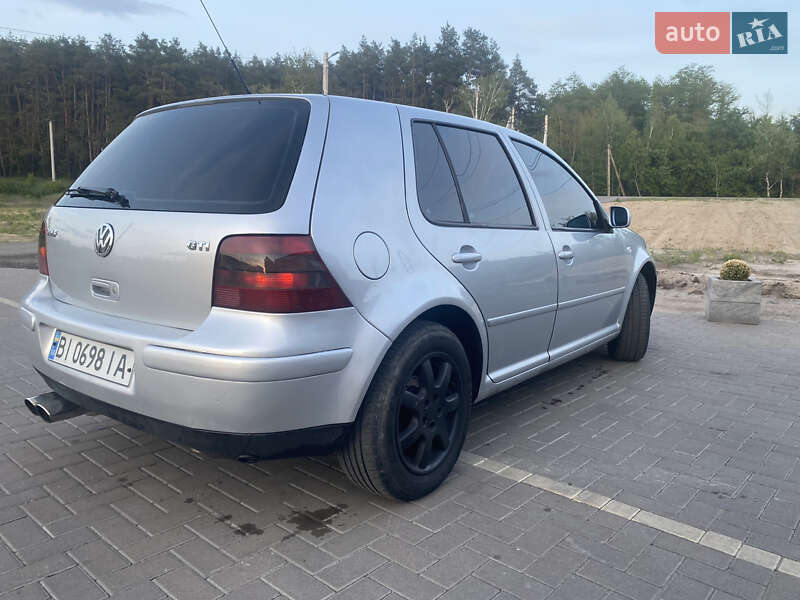 Хэтчбек Volkswagen Golf 2001 в Ирпене