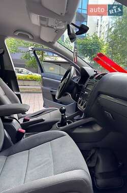 Хэтчбек Volkswagen Golf 2006 в 