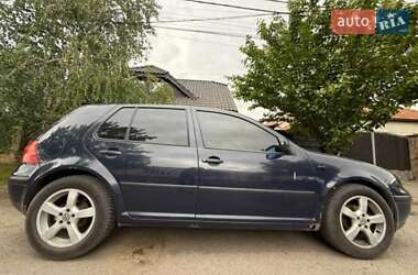 Хетчбек Volkswagen Golf 2001 в 